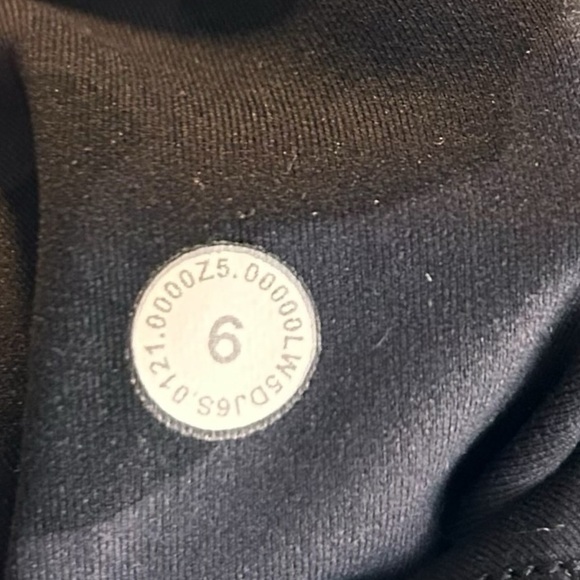 Lululemon Invigorate High-Rise Tight 23" Heritage 365 Camo- Size 6 (2021) - Picture 11 of 14